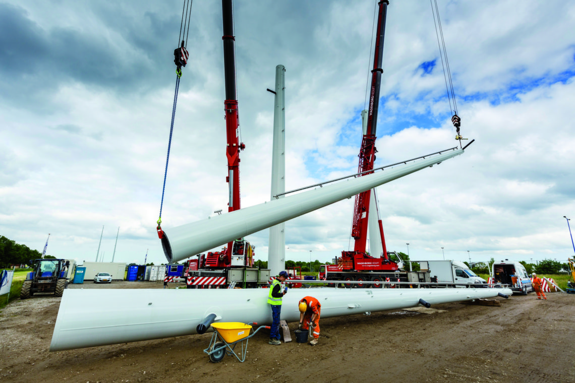 Montage van een windtrackmast