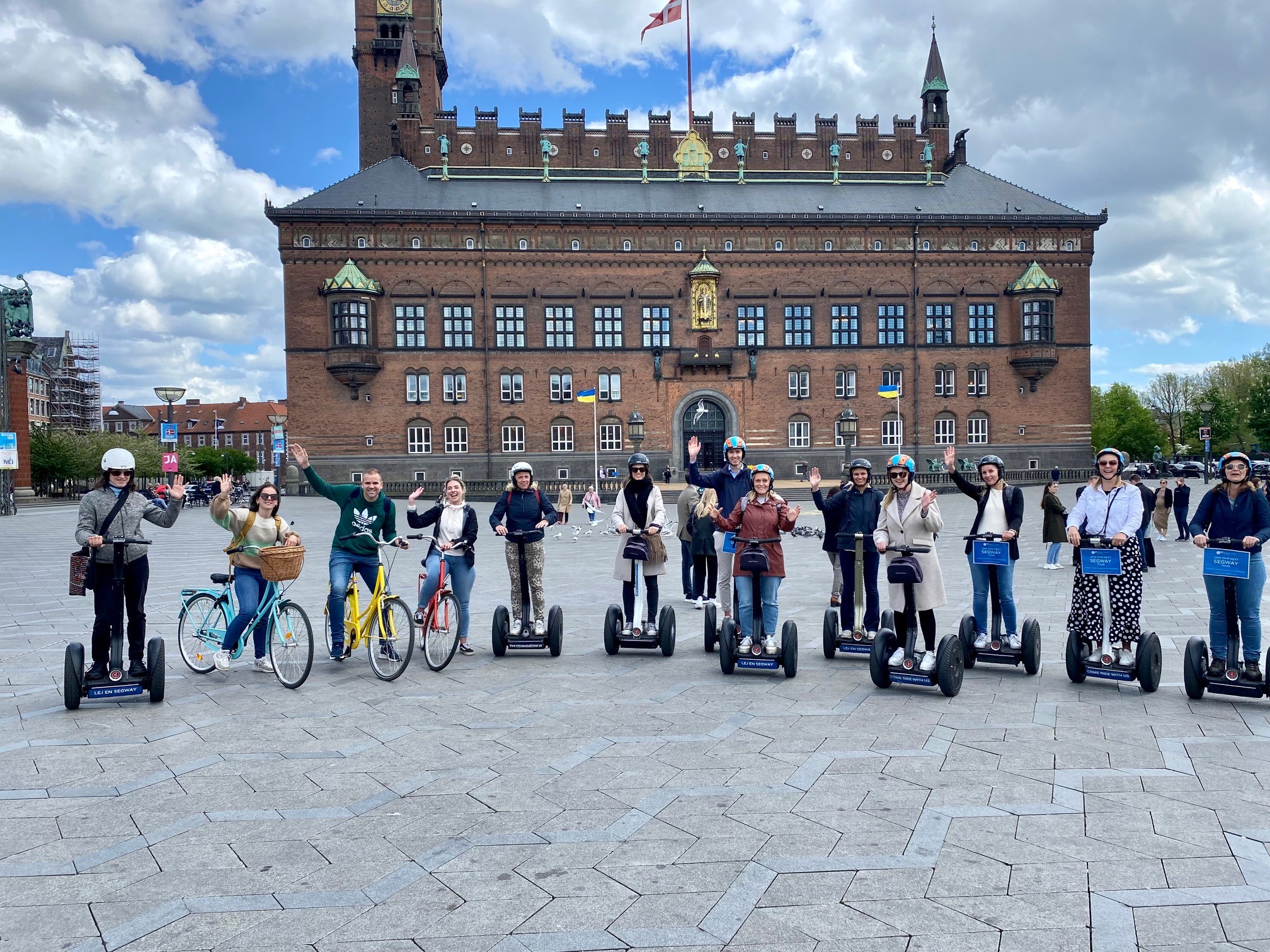het team van Lievens Communicatie op segways in Kopenhagen, Denemarken.